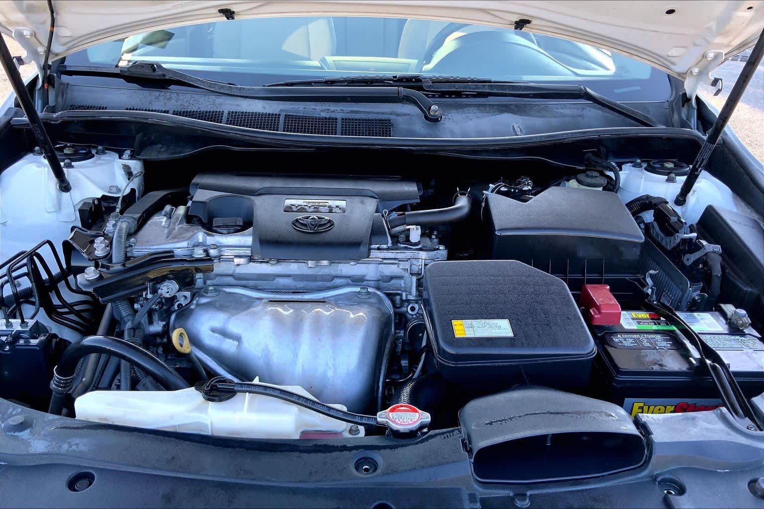 2016 Toyota Camry photo 31 of 36