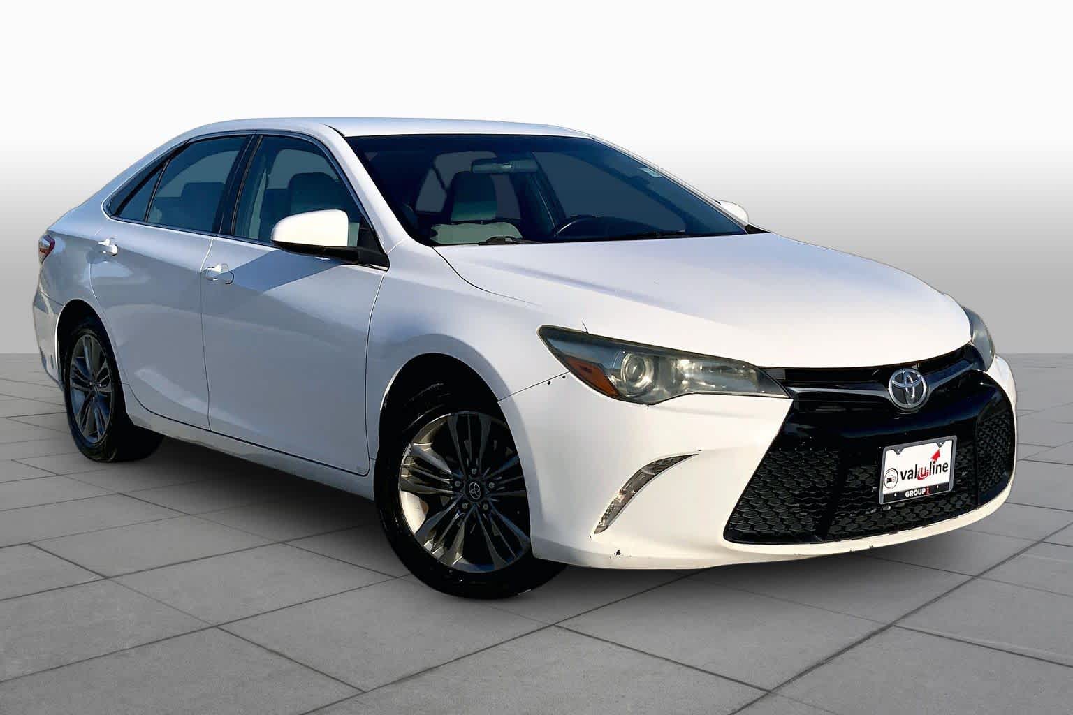 2016 Toyota Camry photo 3 of 36