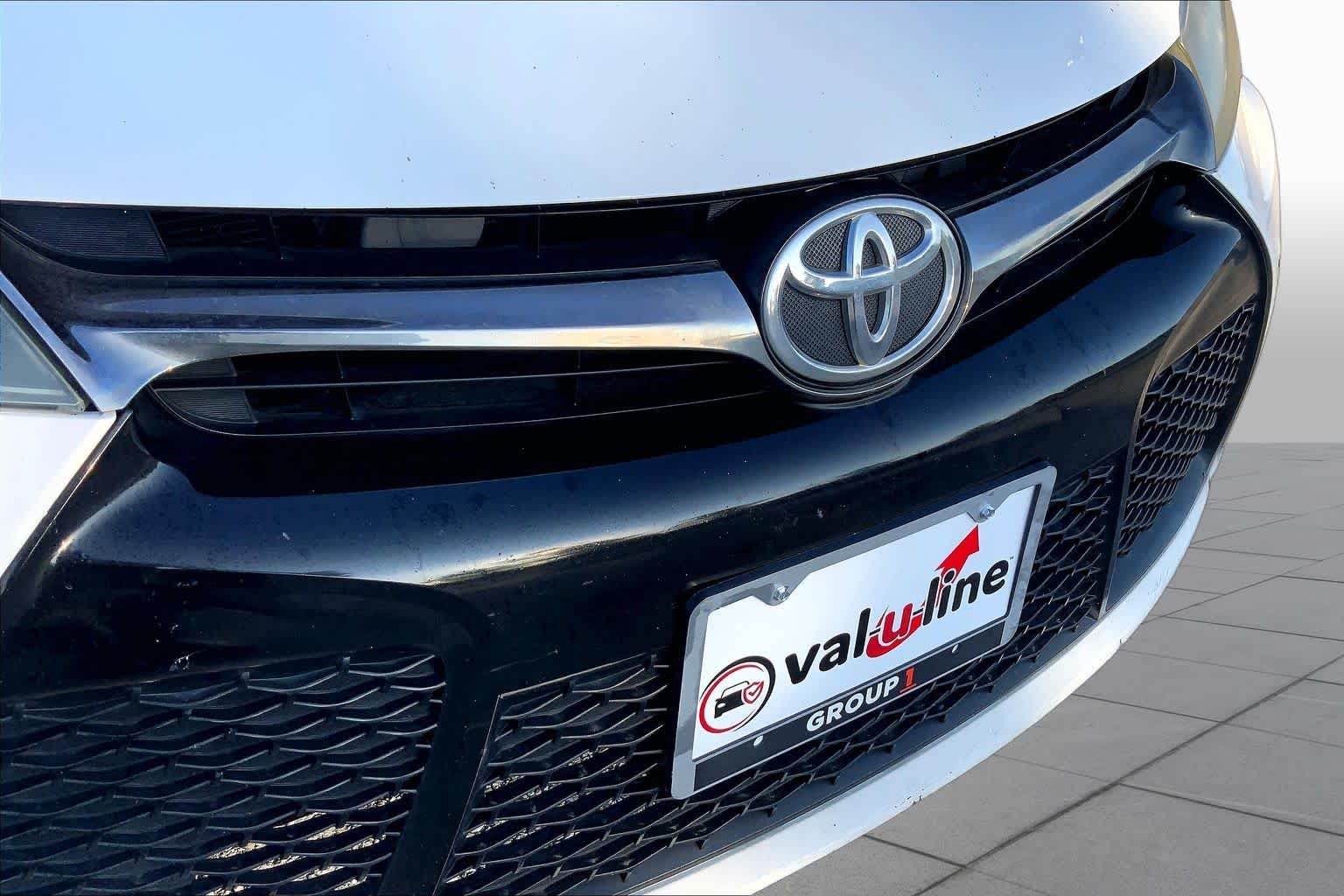 2016 Toyota Camry photo 29 of 36