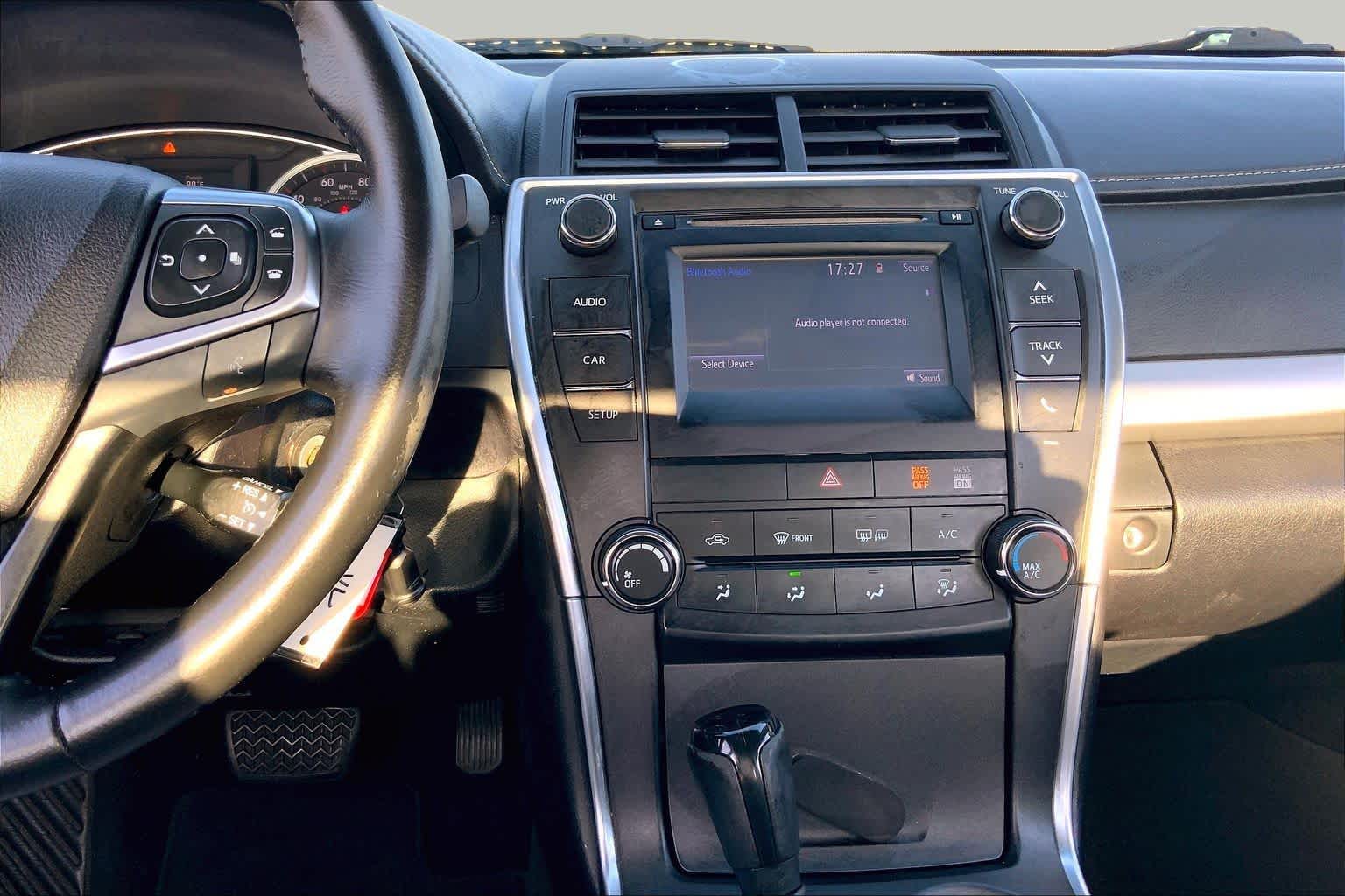 2016 Toyota Camry photo 7 of 36