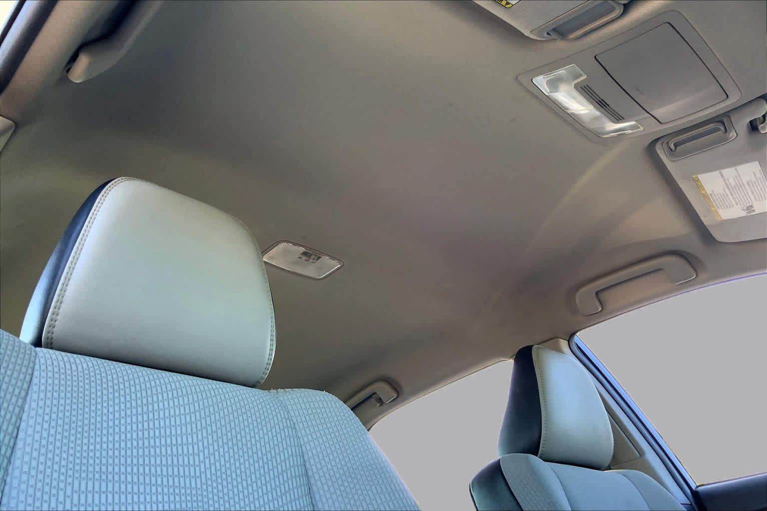 2016 Toyota Camry photo 14 of 36