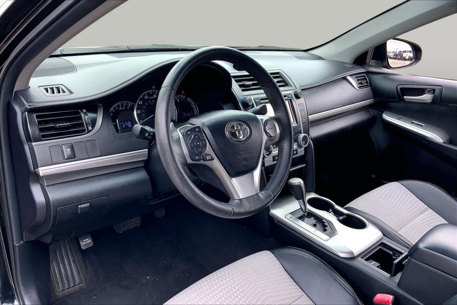 2012 Toyota Camry photo 17 of 34