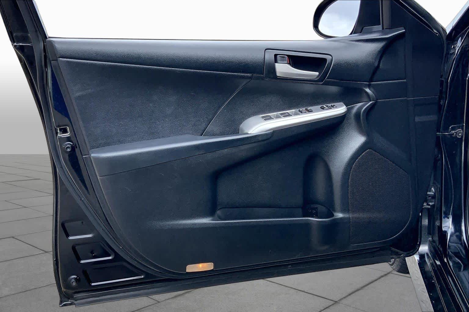 2012 Toyota Camry photo 21 of 34