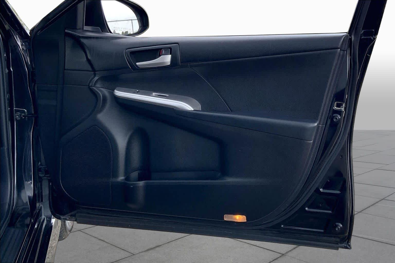 2012 Toyota Camry photo 22 of 34