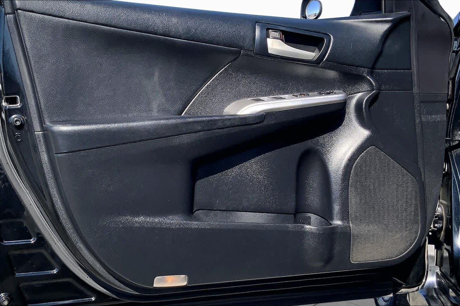 2014 Toyota Camry photo 20 of 35