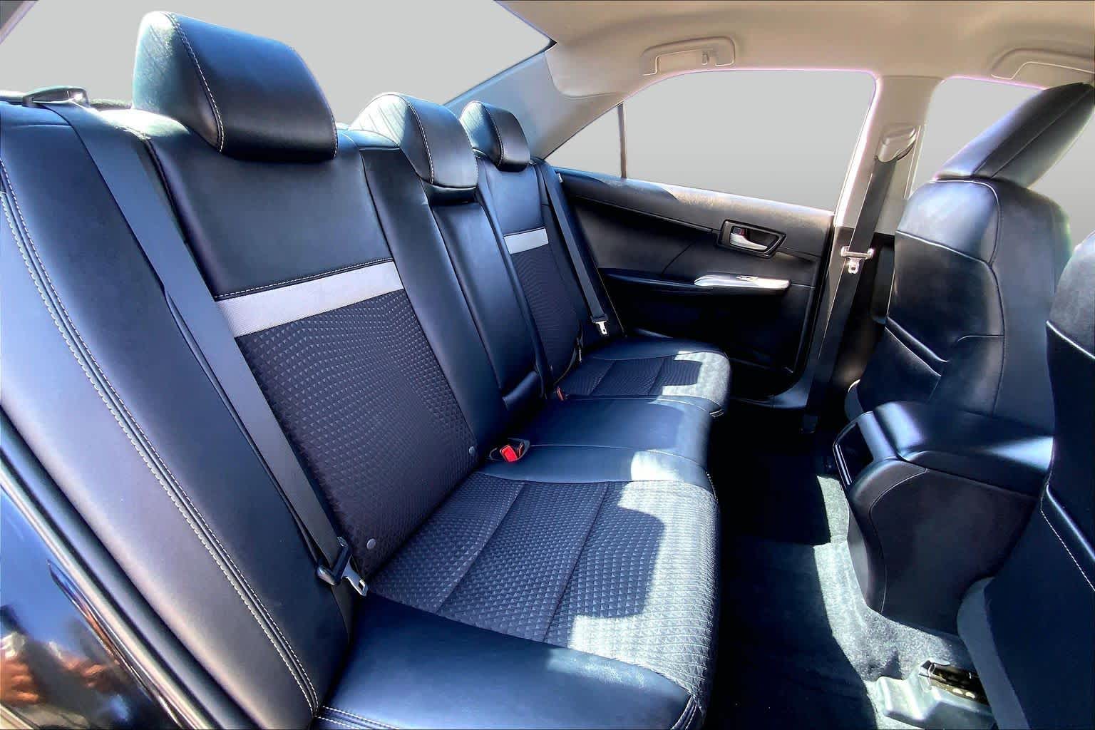 2014 Toyota Camry photo 18 of 35