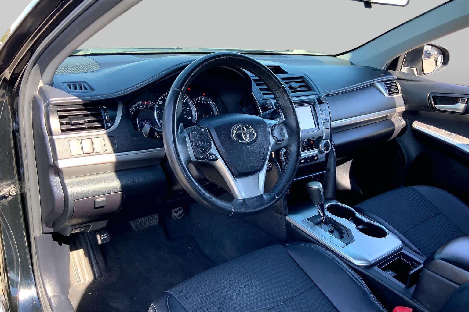 2014 Toyota Camry photo 16 of 35