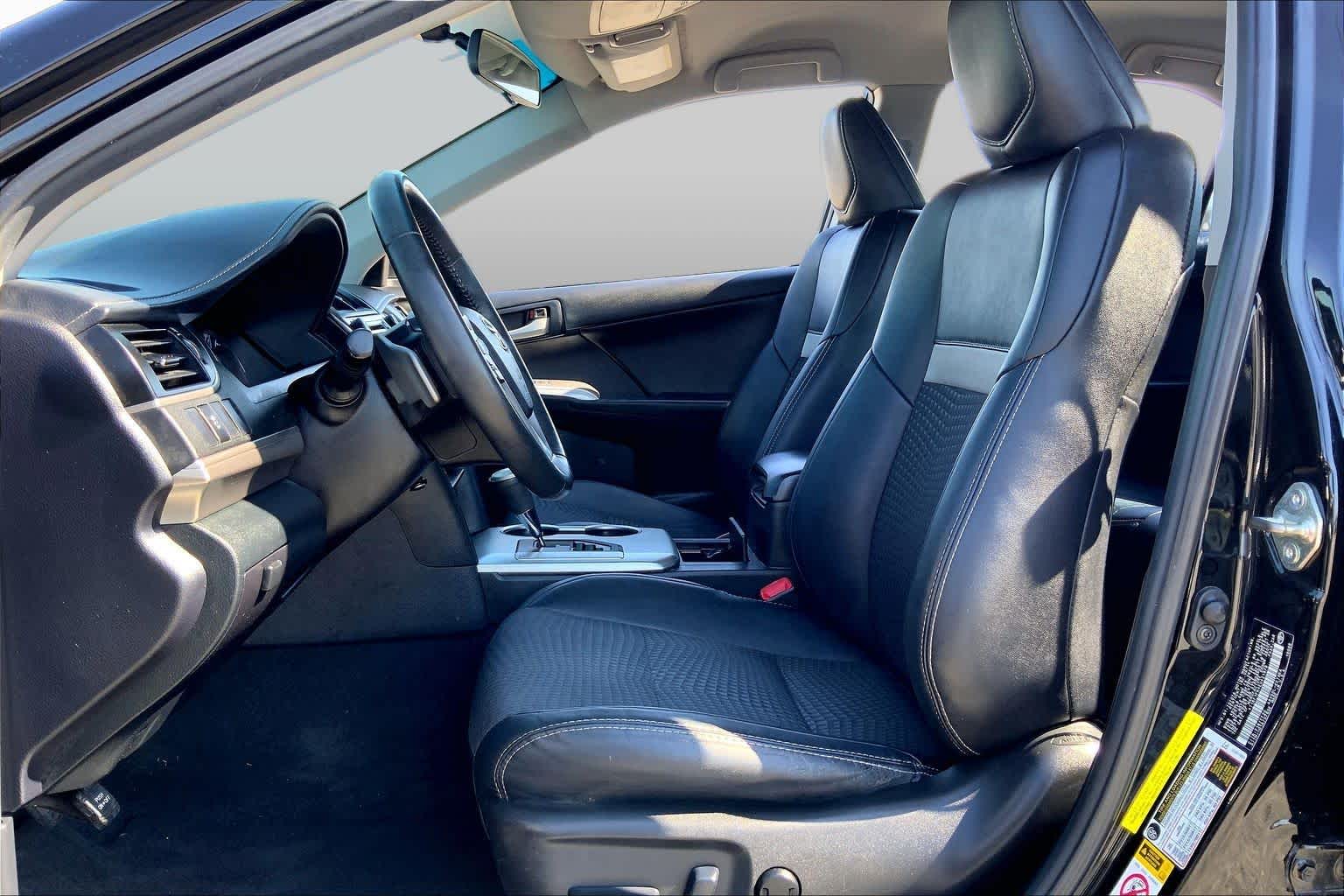 2014 Toyota Camry photo 7 of 35