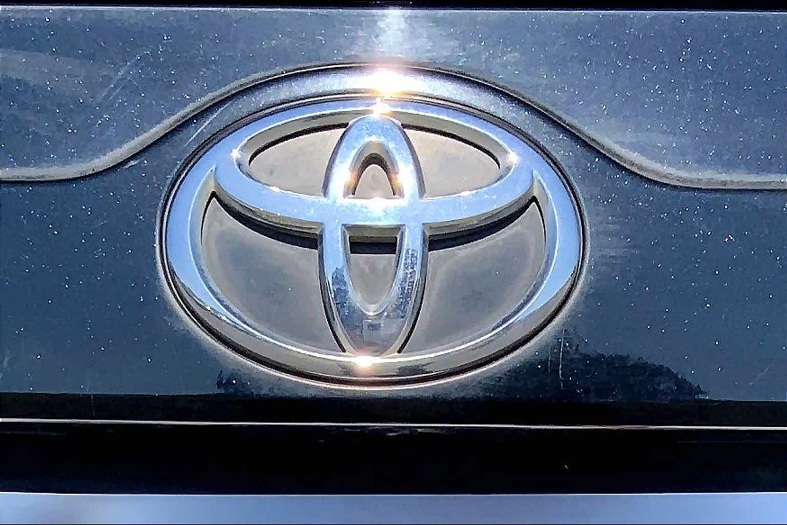 2014 Toyota Camry photo 29 of 35