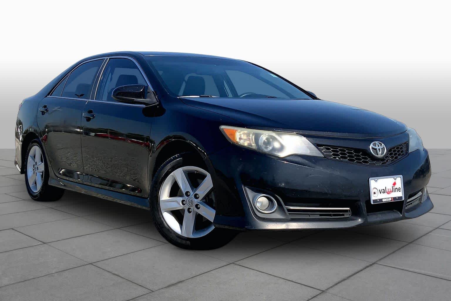 2014 Toyota Camry photo 2 of 35