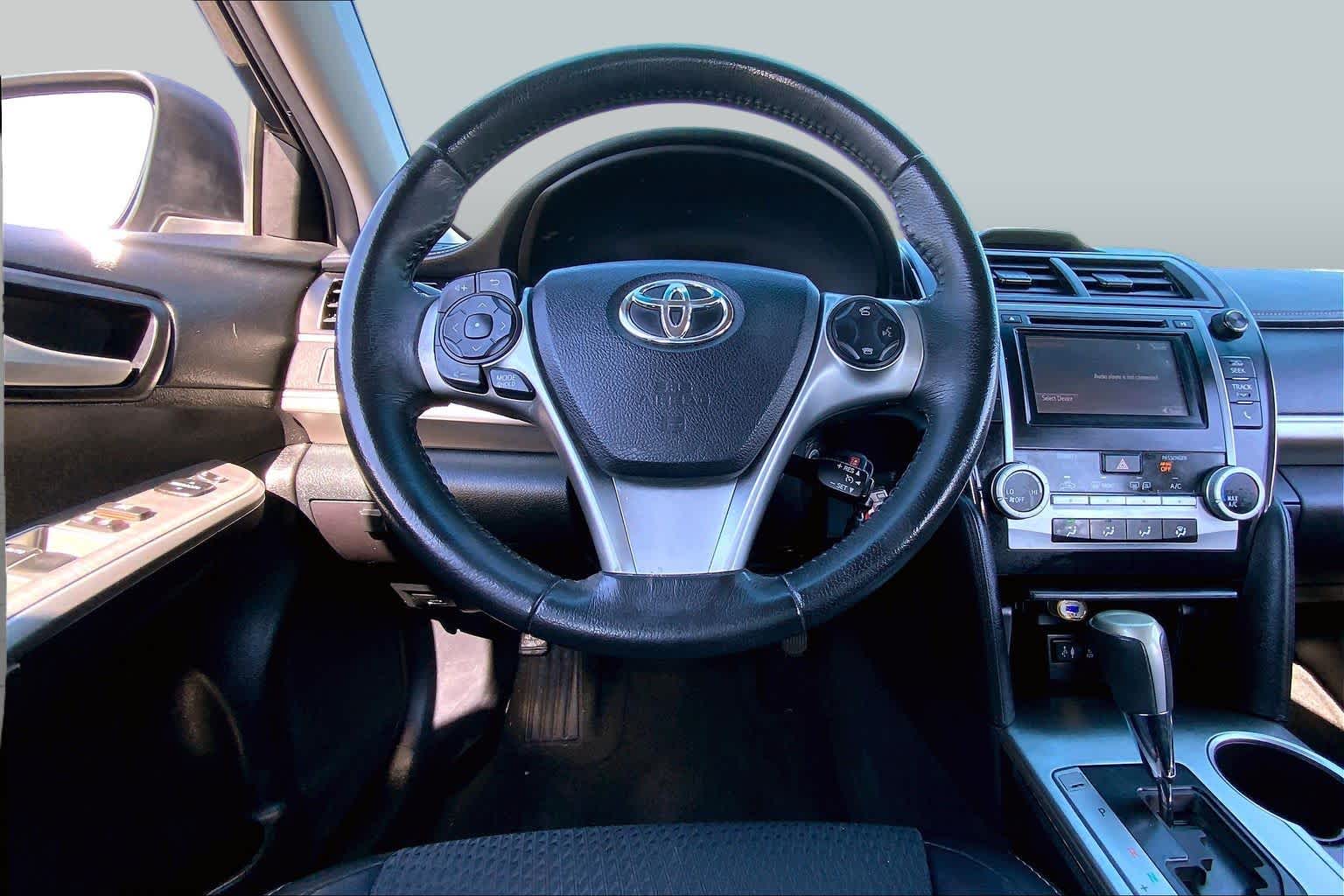 2014 Toyota Camry photo 5 of 35