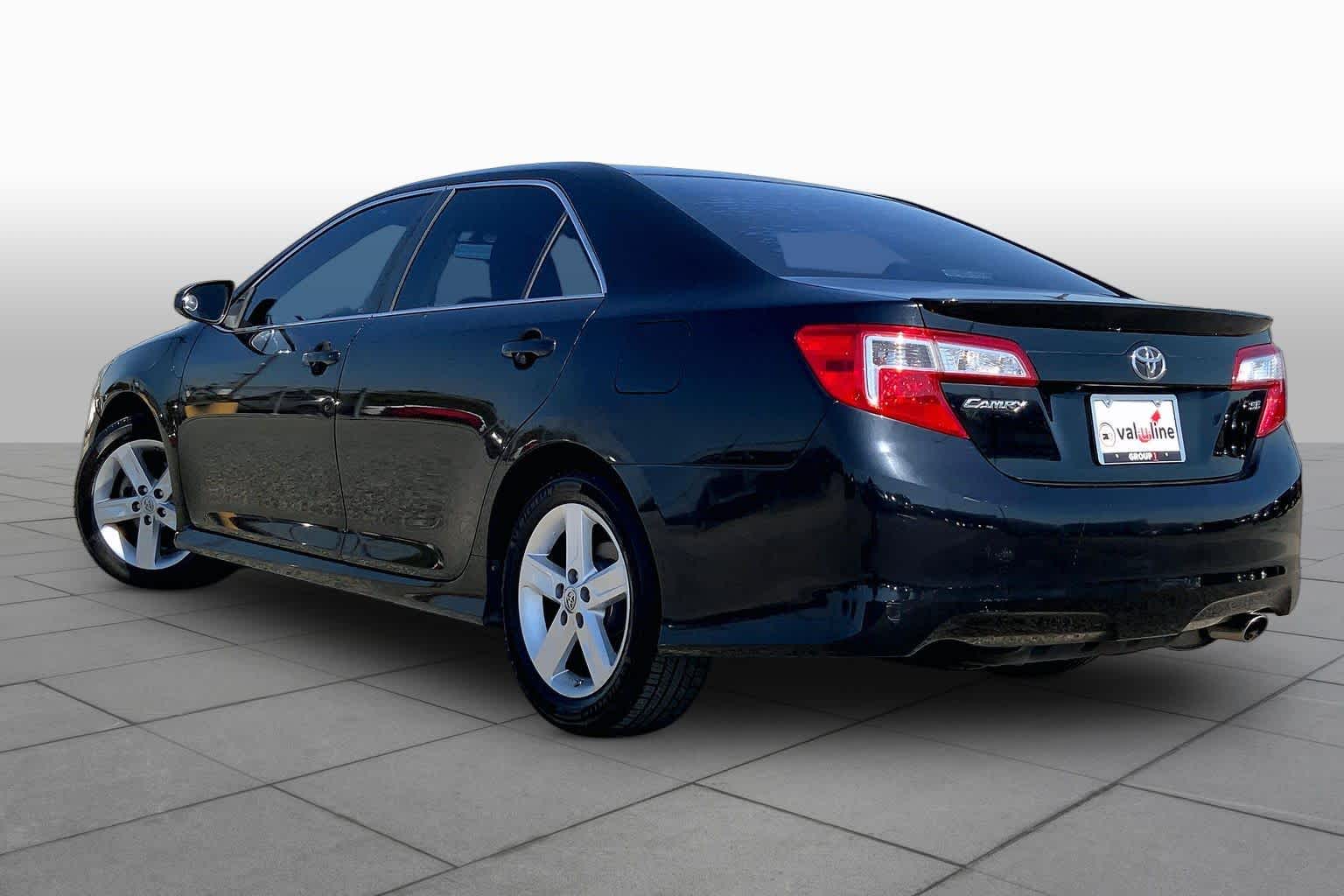 2014 Toyota Camry photo 11 of 35