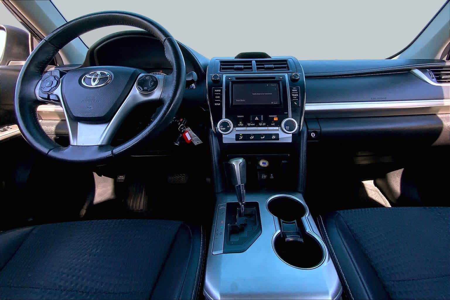 2014 Toyota Camry photo 14 of 35