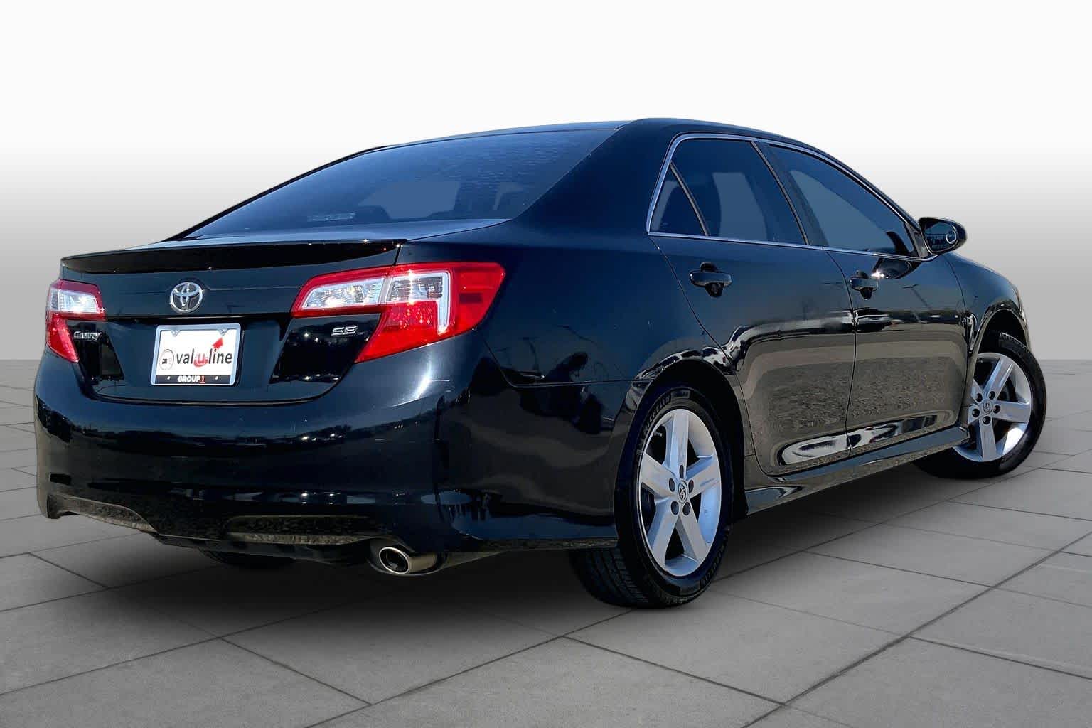 2014 Toyota Camry photo 12 of 35