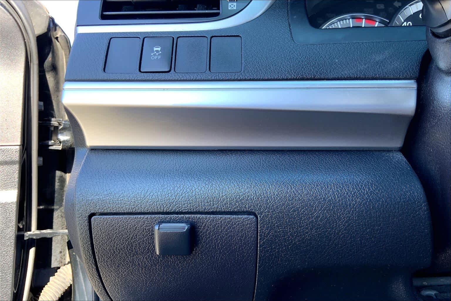 2014 Toyota Camry photo 32 of 35