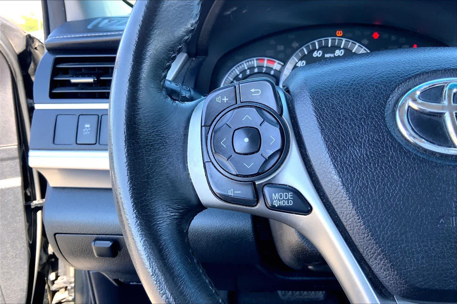 2014 Toyota Camry photo 22 of 35