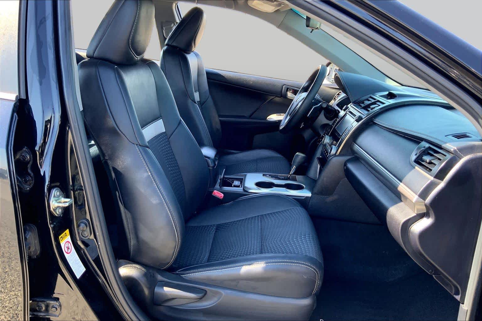 2014 Toyota Camry photo 8 of 35