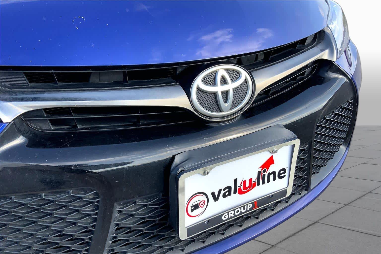 2015 Toyota Camry SE Blue Crush Metallic at Group 1 Toyota Southwest