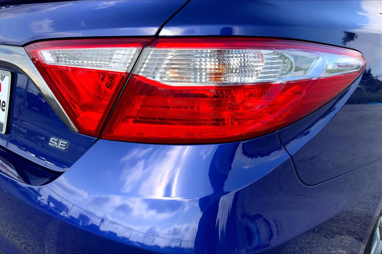 2015 Toyota Camry SE Blue Crush Metallic at Group 1 Toyota Southwest