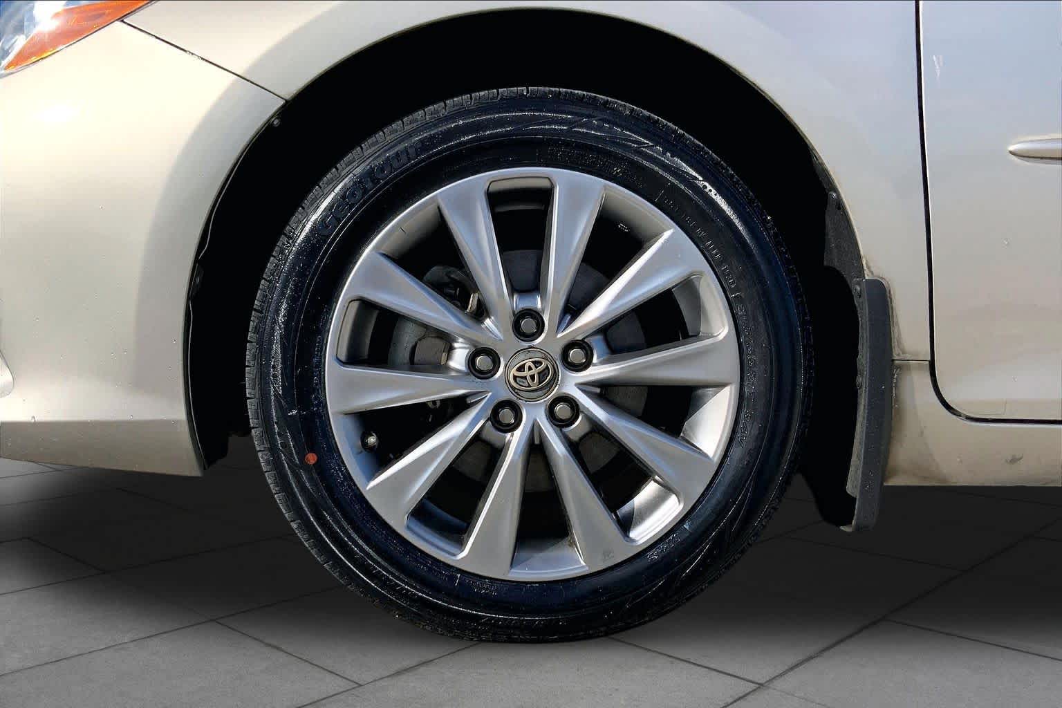 2017 Toyota Camry XLE Creme Brulee Mica at Group 1 Toyota Southwest