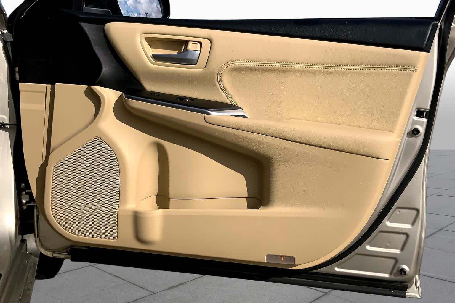 2017 Toyota Camry XLE Creme Brulee Mica at Group 1 Toyota Southwest