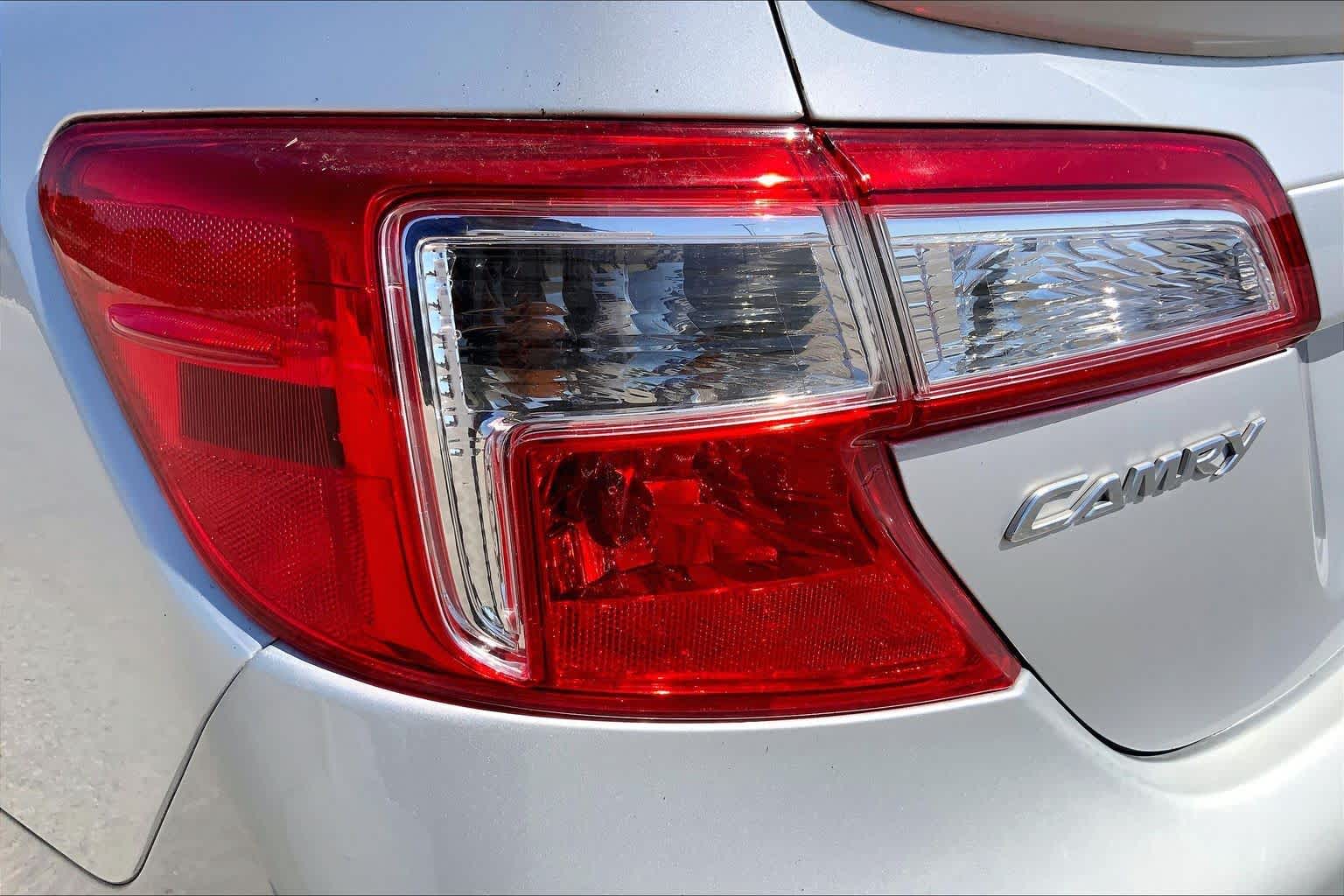 2013 Toyota Camry photo 27 of 35