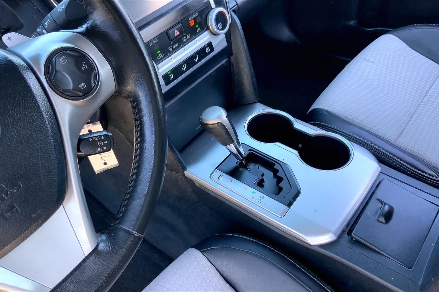 2013 Toyota Camry photo 16 of 35