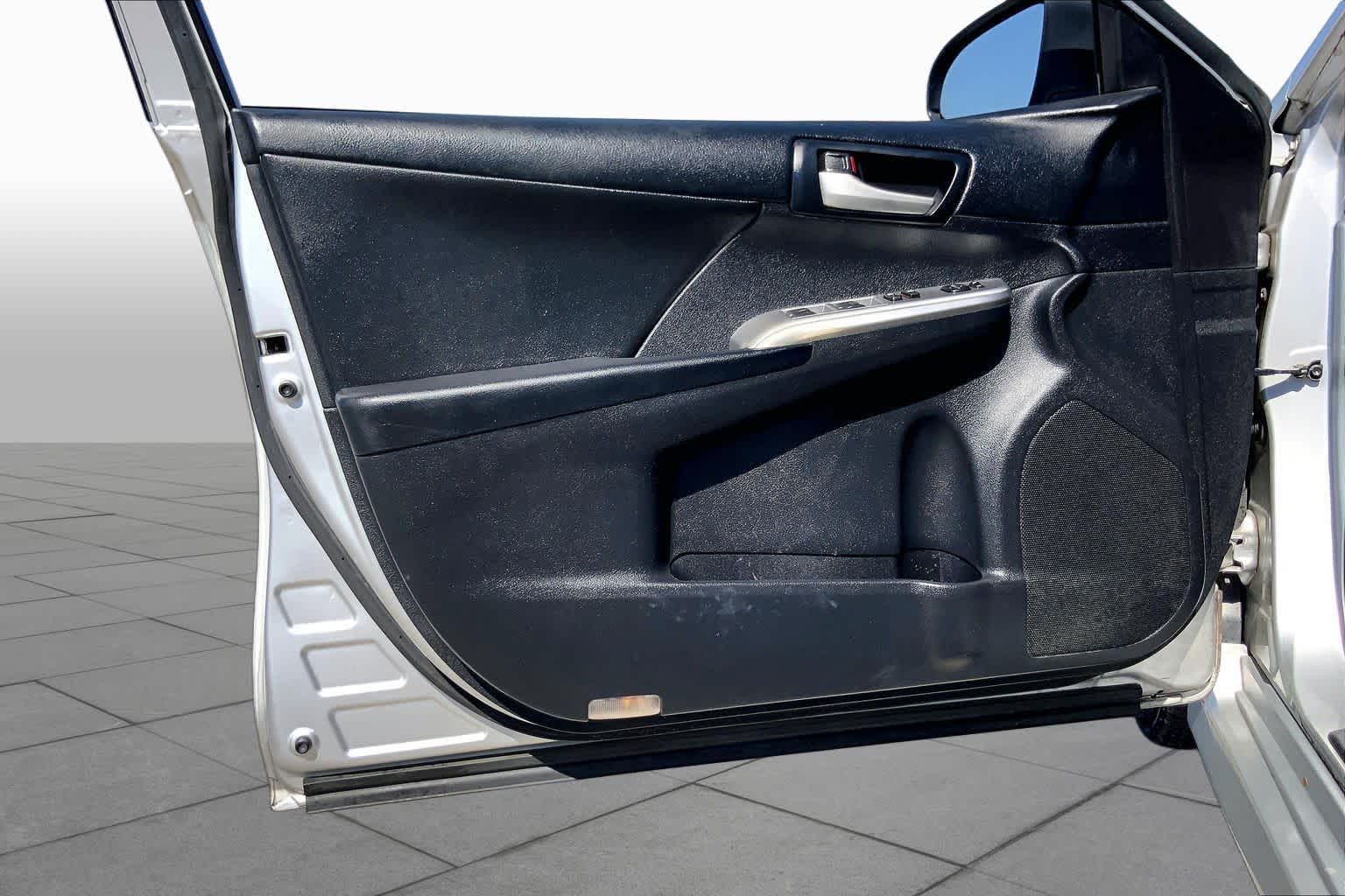 2013 Toyota Camry photo 21 of 35