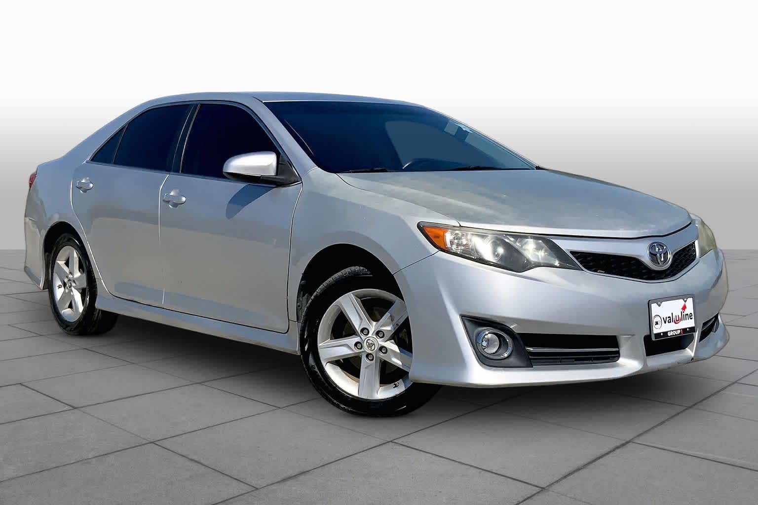 2013 Toyota Camry photo 3 of 35