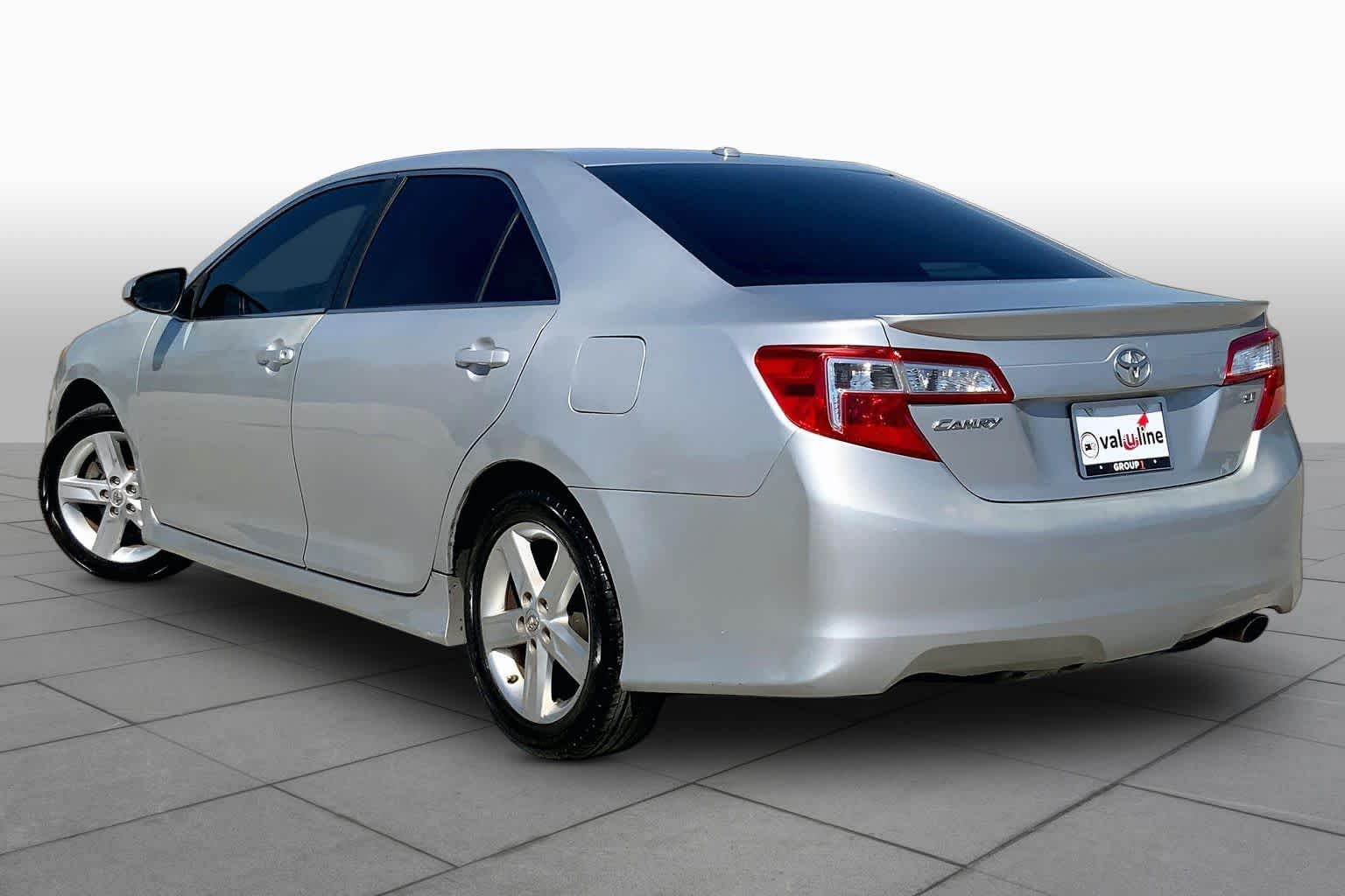 2013 Toyota Camry photo 12 of 35