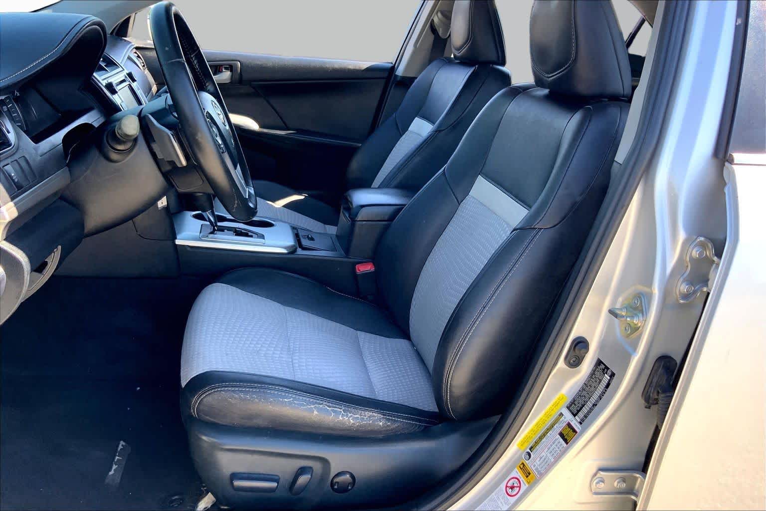 2013 Toyota Camry photo 8 of 35