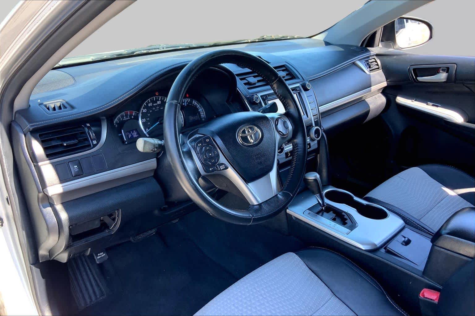 2013 Toyota Camry photo 17 of 35