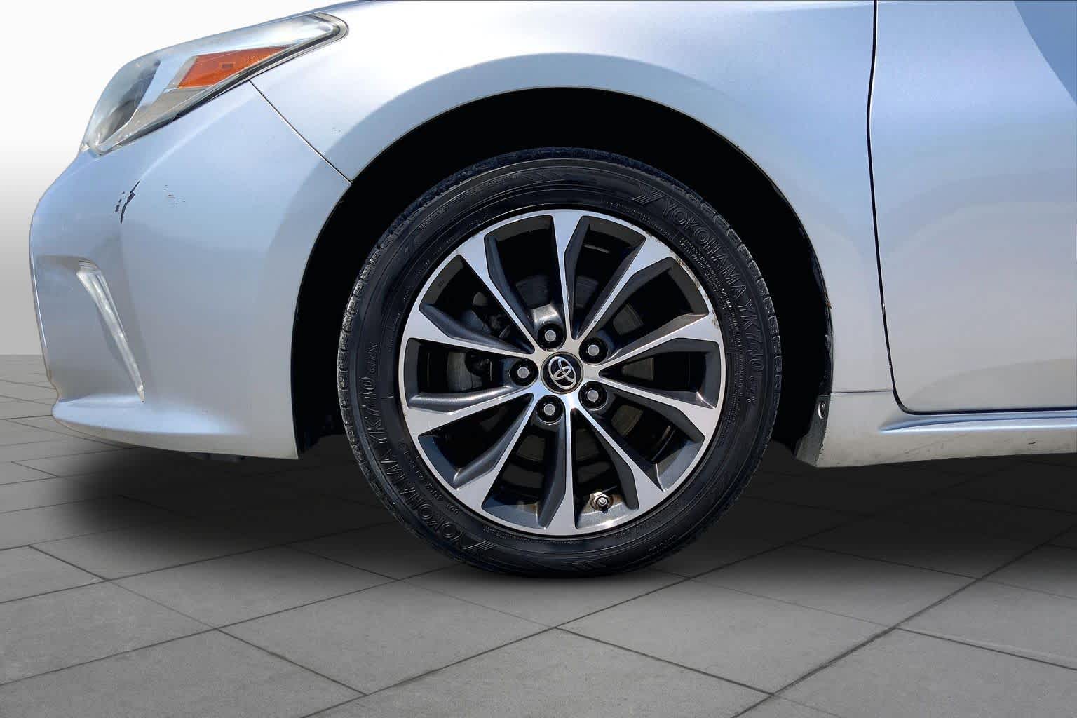 2016 Toyota Avalon XLE - 10
