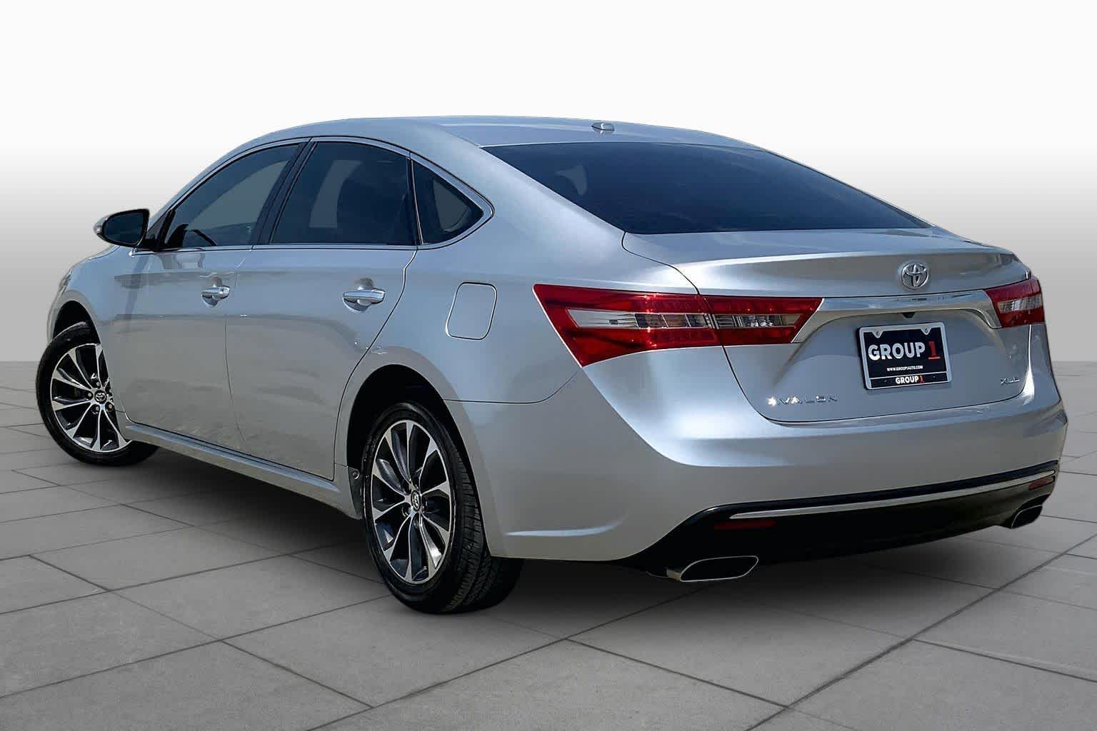 2016 Toyota Avalon XLE - 11