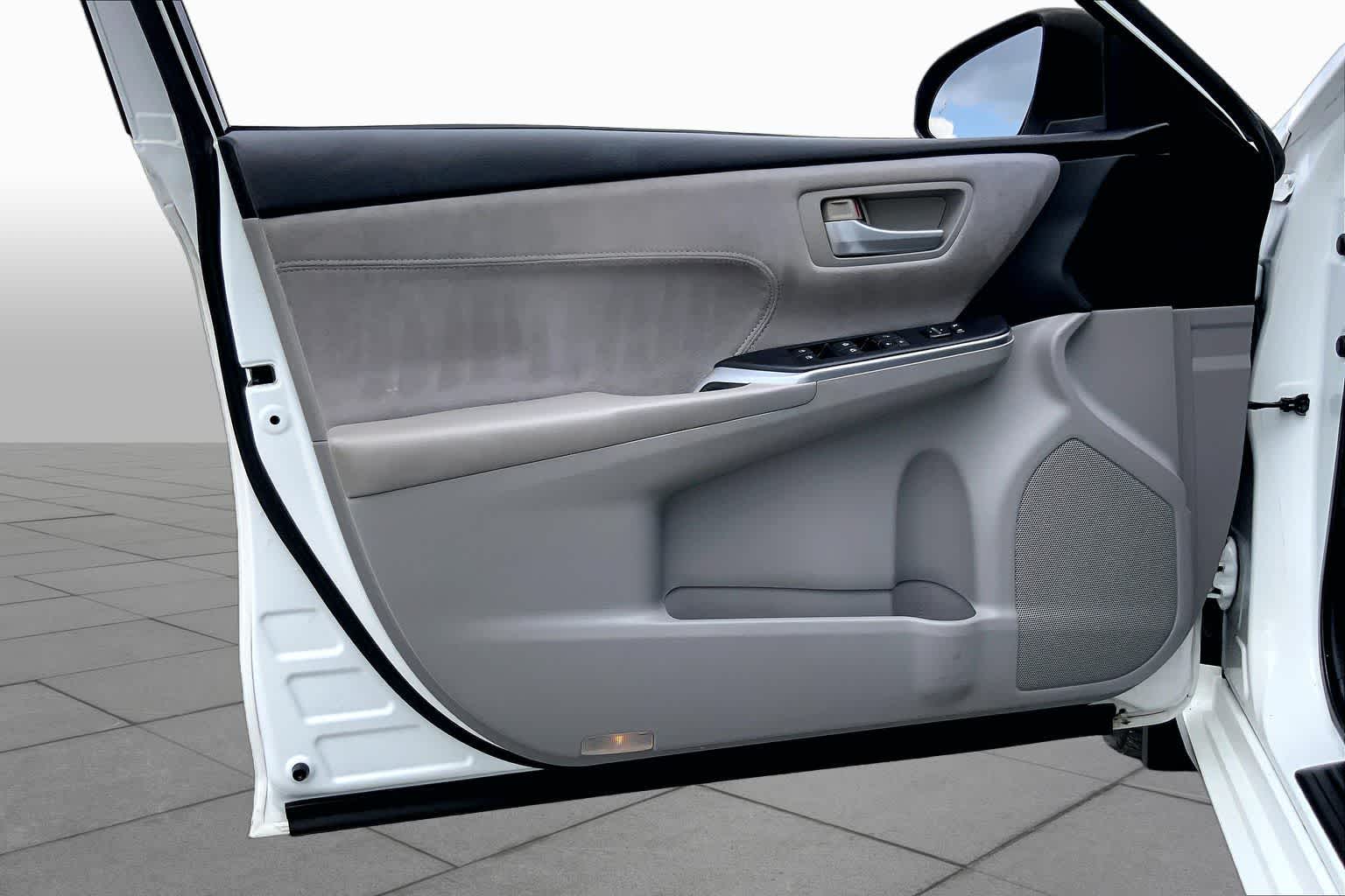 2015 Toyota Camry XSE Super White at Lexus of Clear Lake