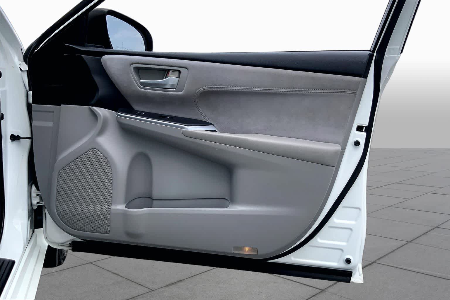 2015 Toyota Camry XSE Super White at Lexus of Clear Lake