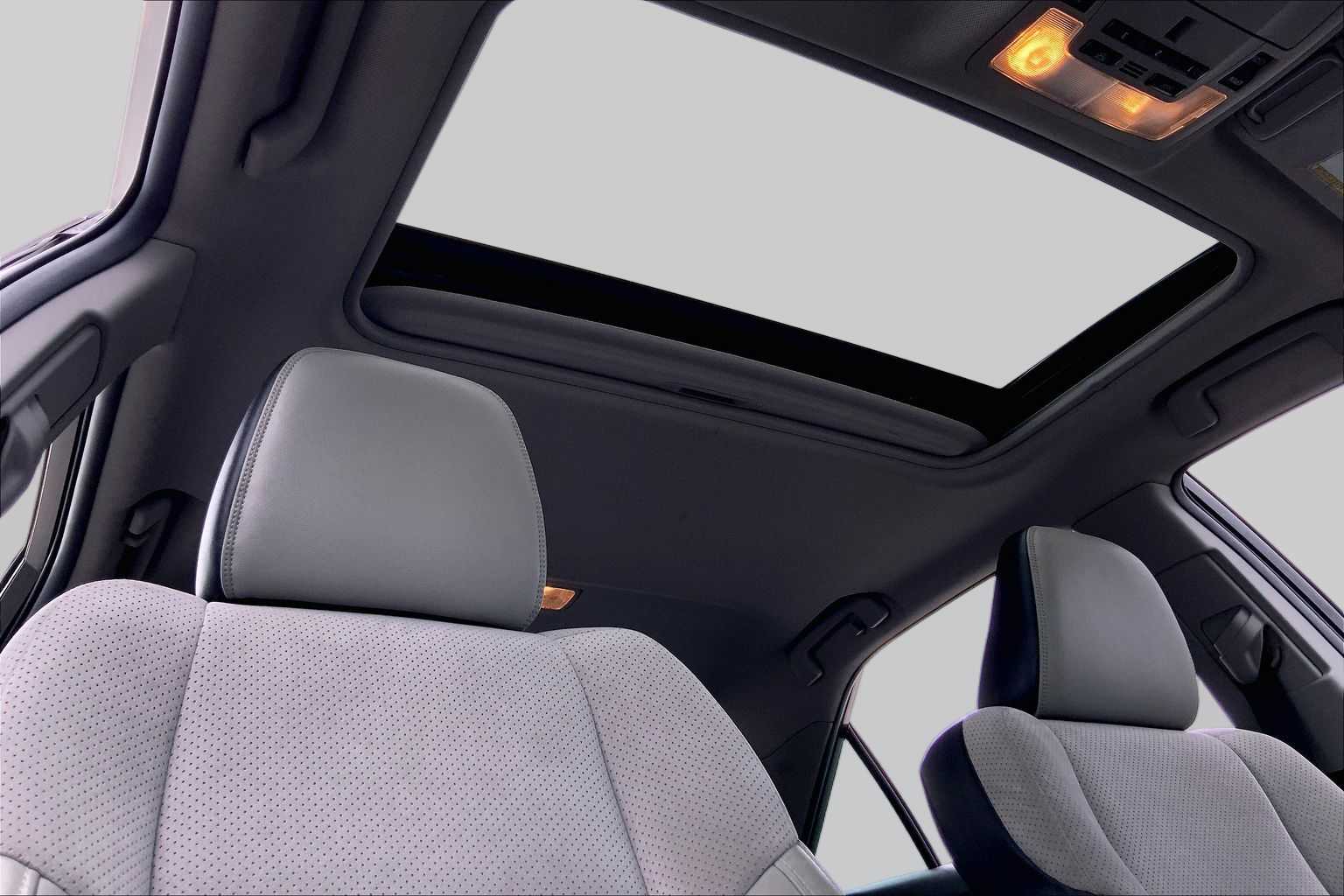 2015 Toyota Camry XSE Super White at Lexus of Clear Lake