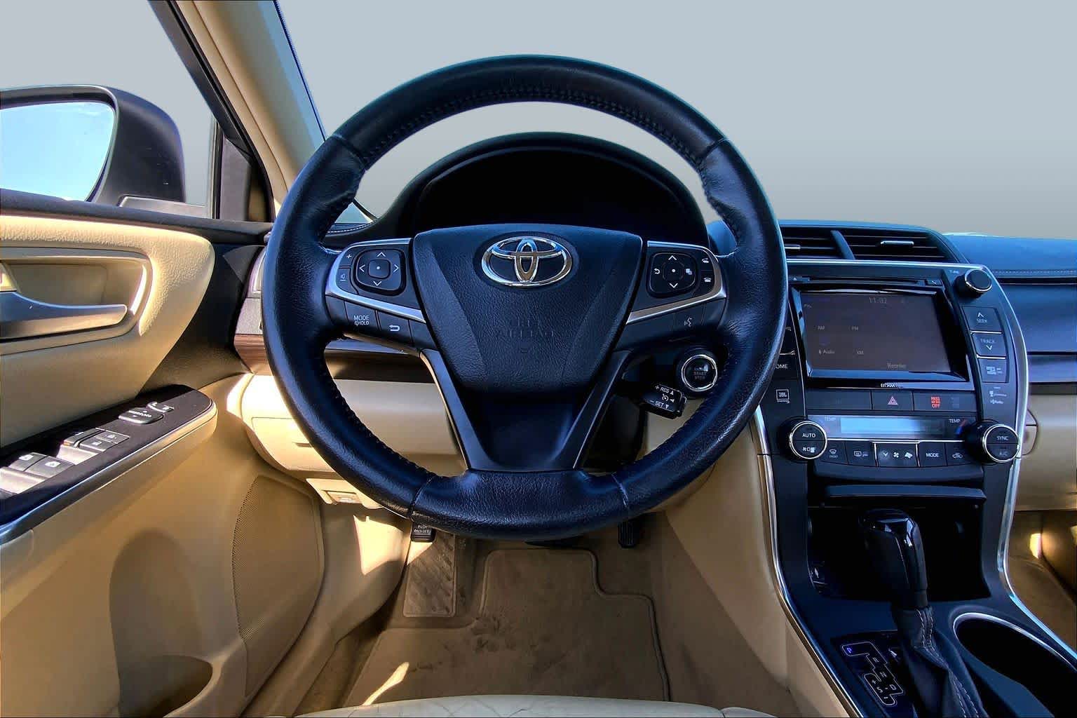 2016 Toyota Camry photo 6 of 36