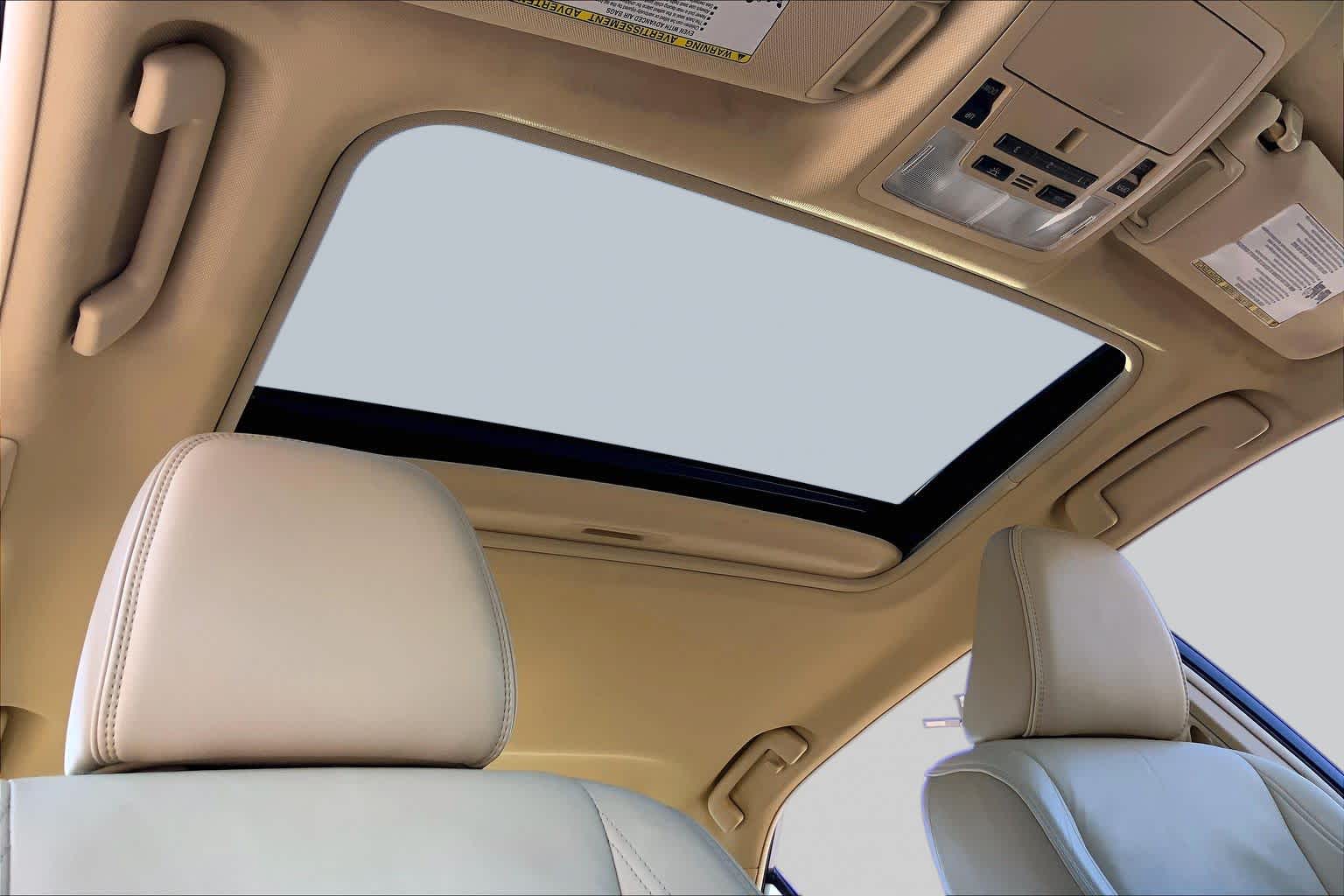 2016 Toyota Camry photo 14 of 36