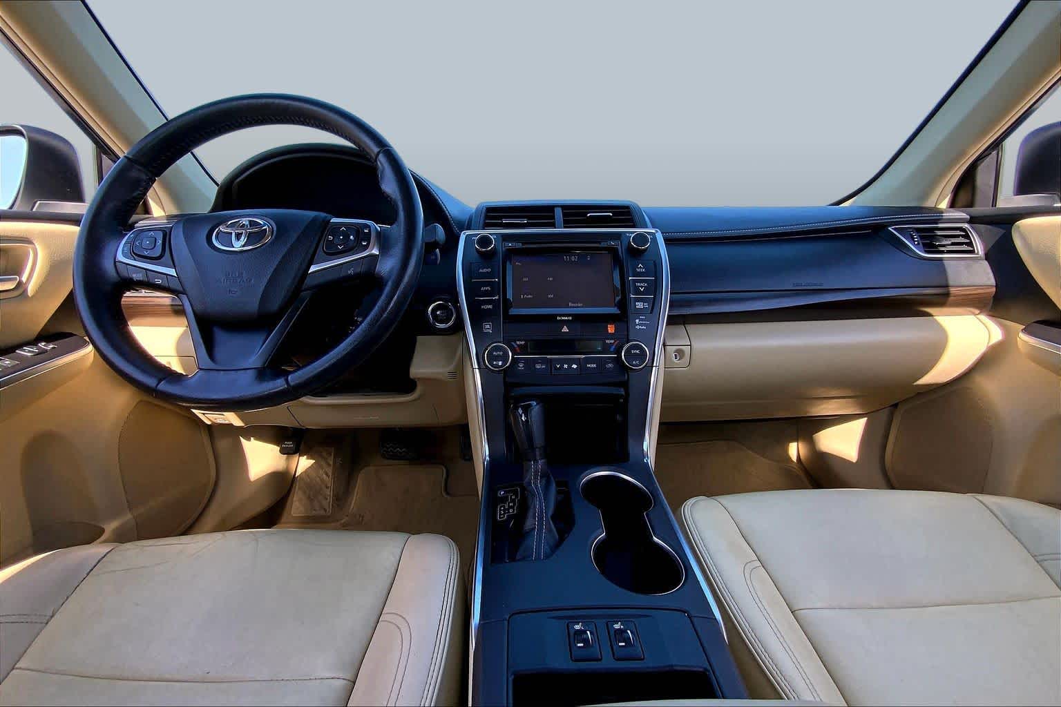 2016 Toyota Camry photo 15 of 36