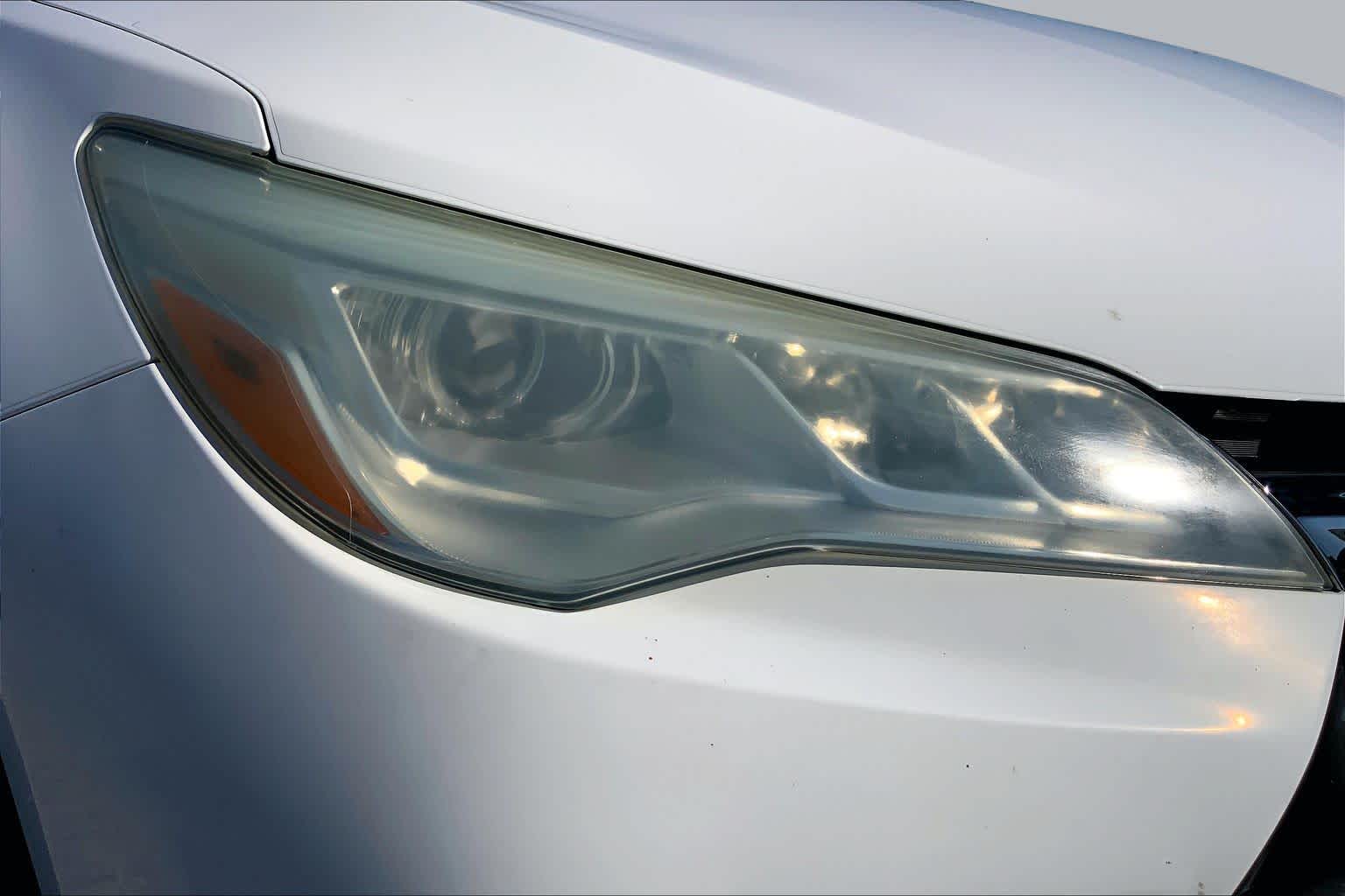 2016 Toyota Camry photo 27 of 36