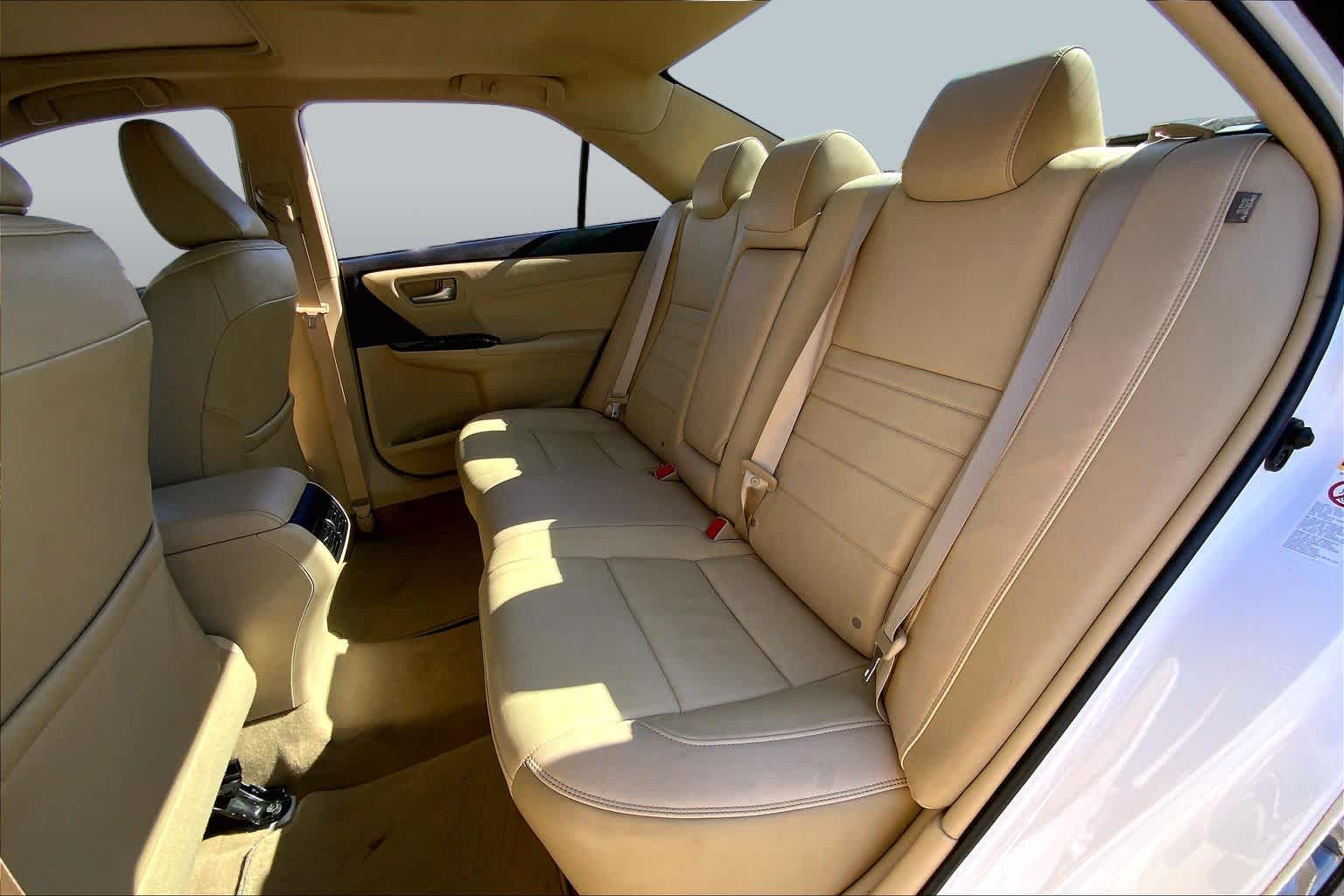 2016 Toyota Camry photo 20 of 36