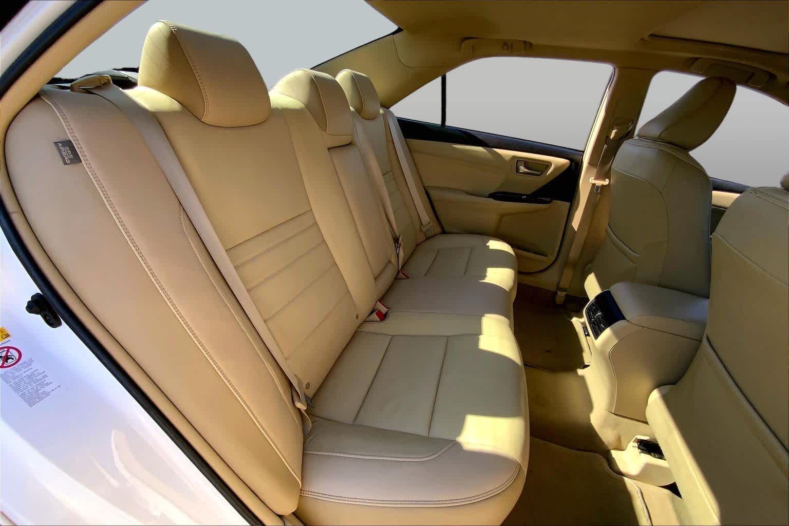 2016 Toyota Camry photo 19 of 36