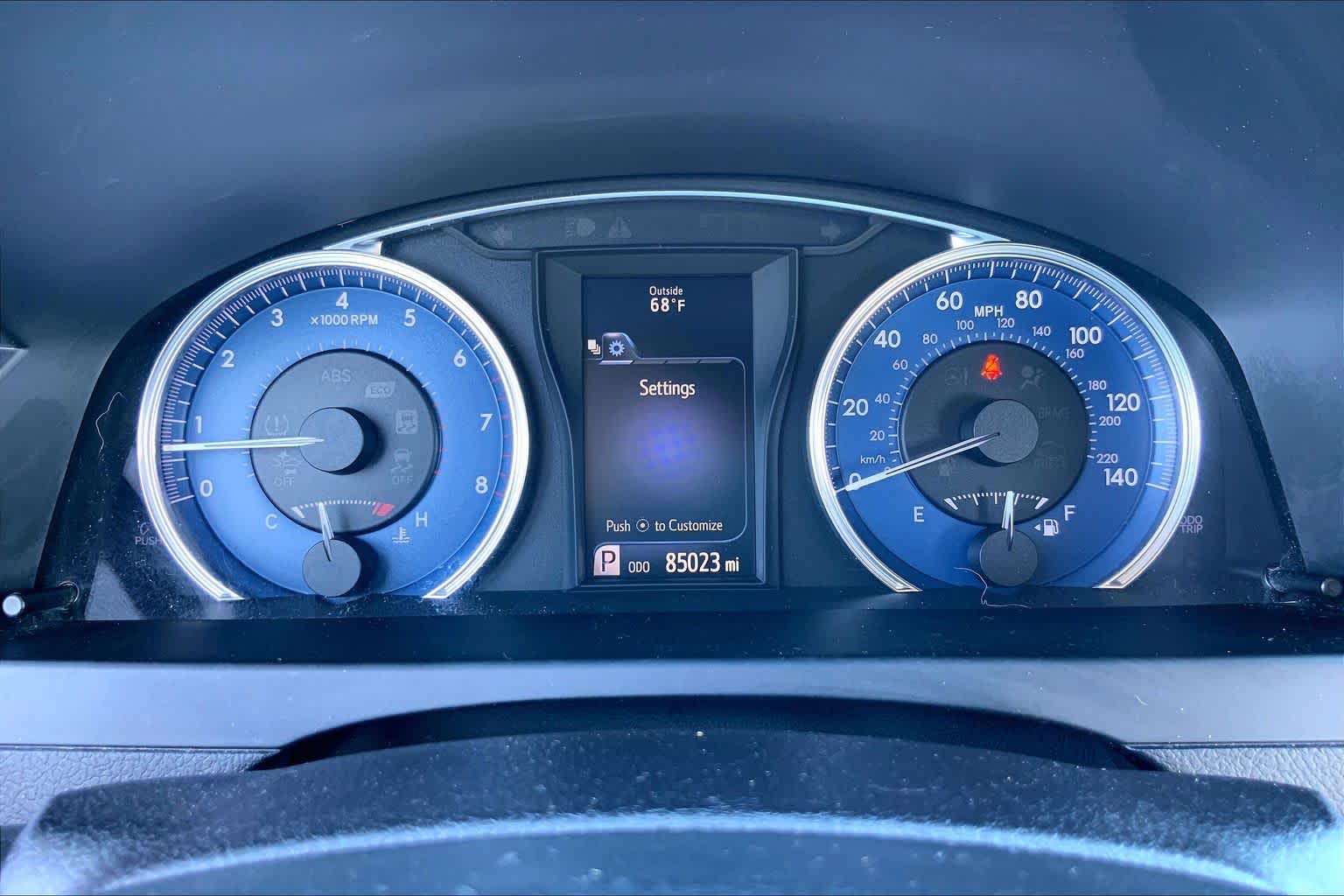 2016 Toyota Camry photo 25 of 36