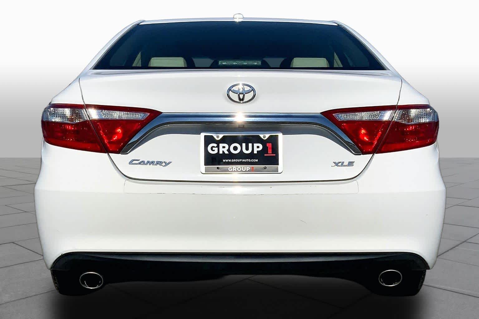 2016 Toyota Camry photo 5 of 36