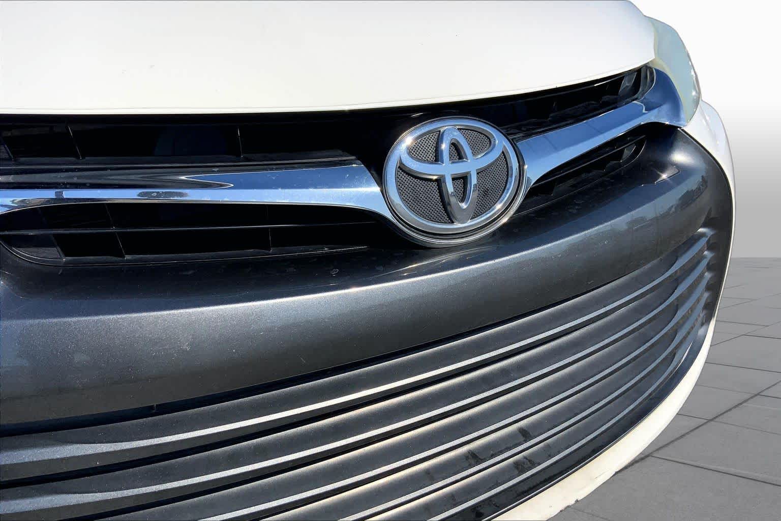 2016 Toyota Camry photo 29 of 36