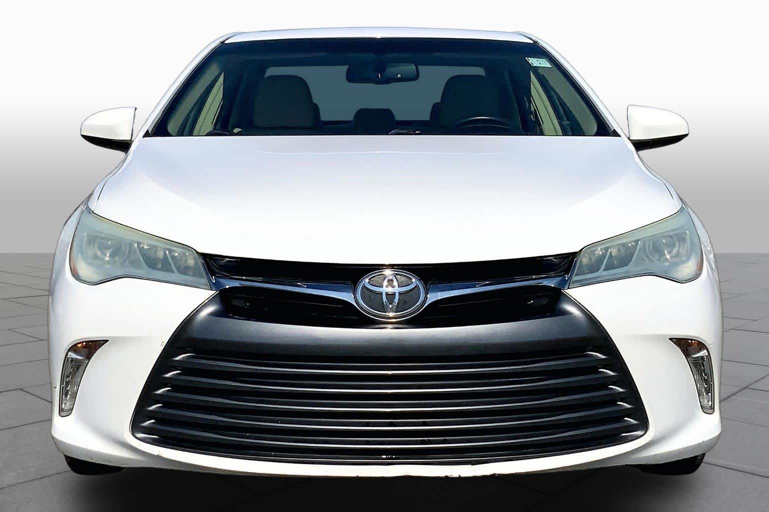2016 Toyota Camry photo 4 of 36