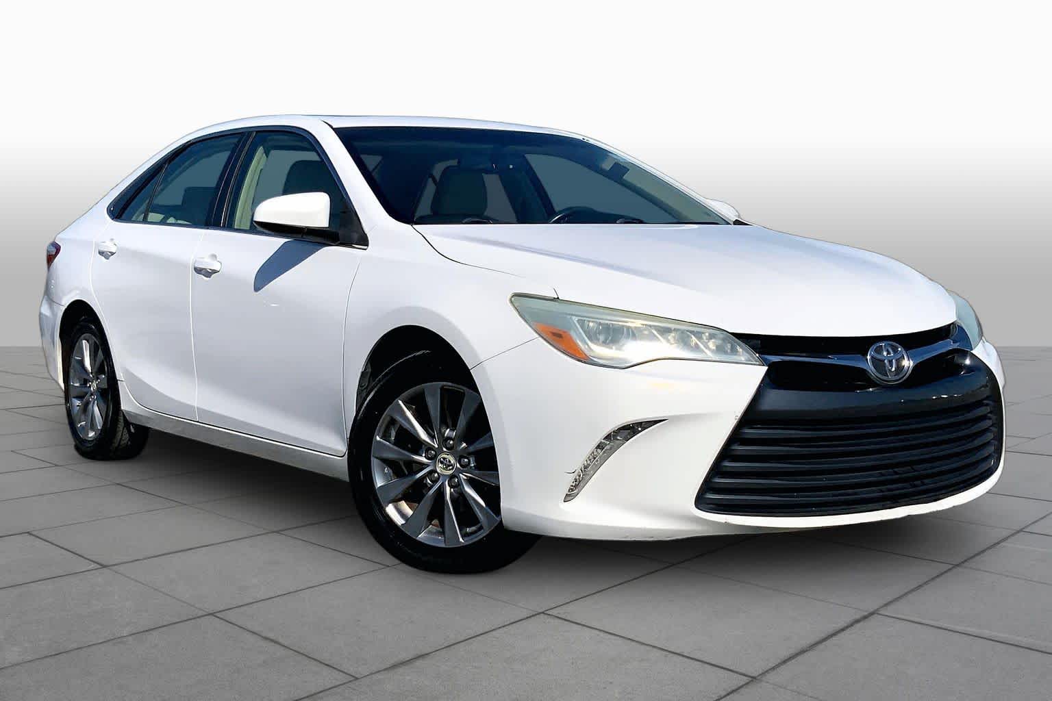 2016 Toyota Camry photo 3 of 36