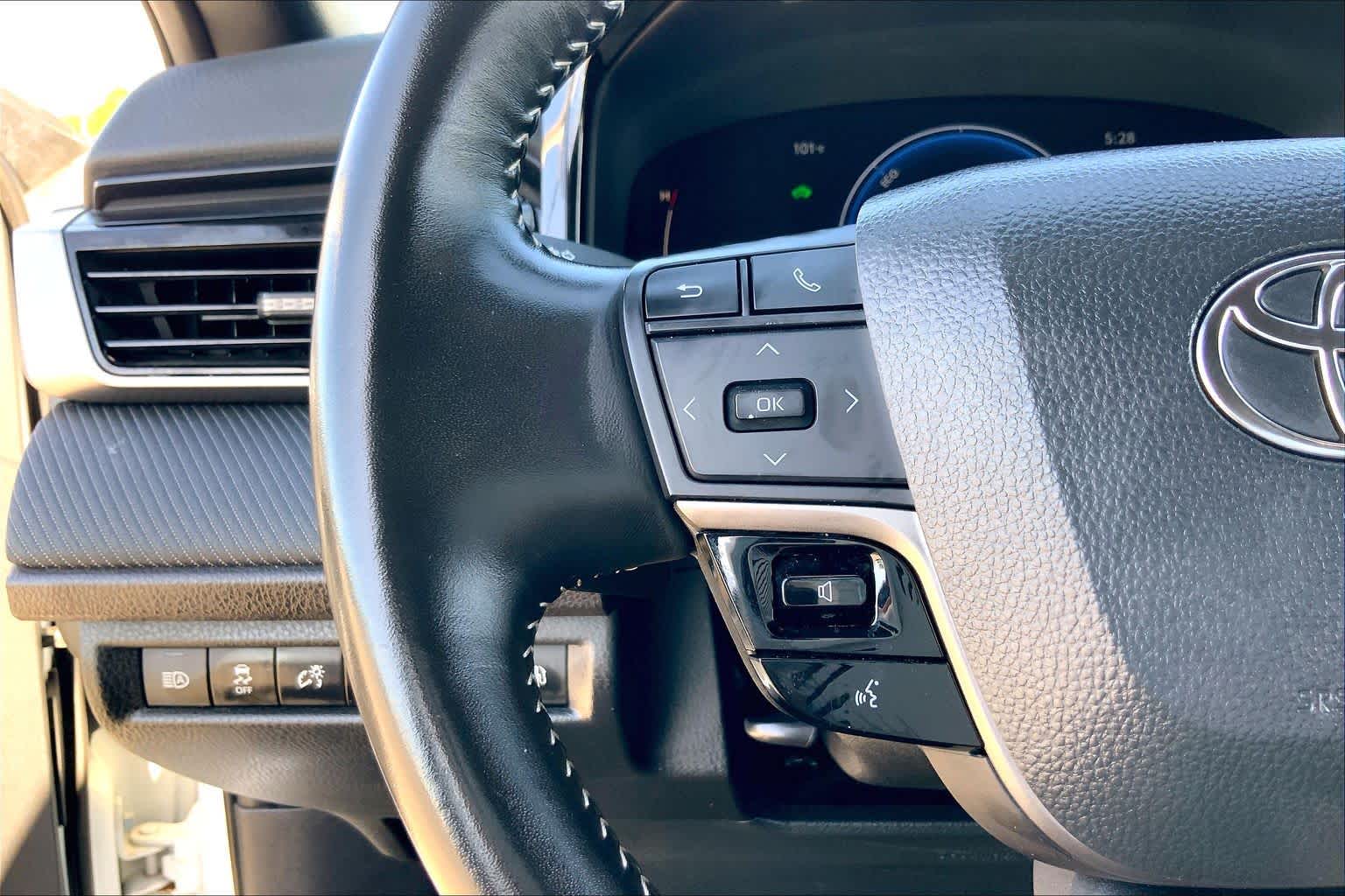 2025 Toyota Camry SE Ice Cap at Group 1 Toyota Southwest