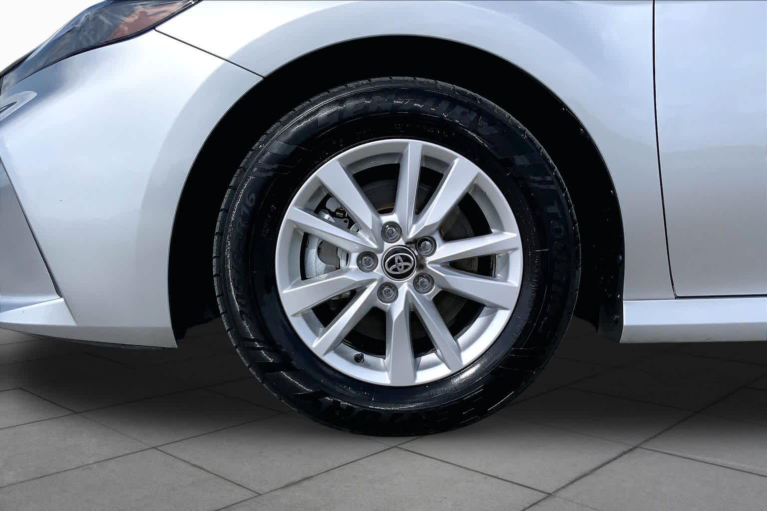 2025 Toyota Camry photo 11 of 36